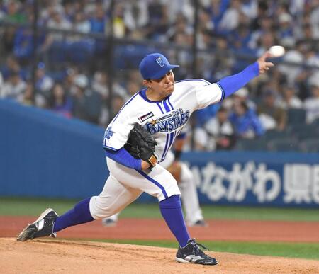 　中日打線相手に力投する東（撮影・佐々木彰尚）