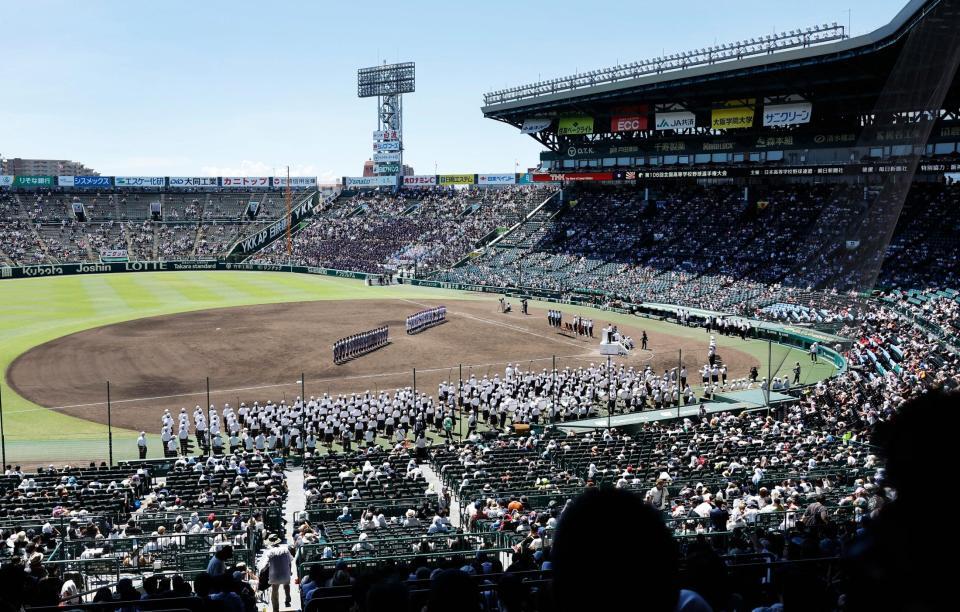 　第１０６回全国高校野球選手権大会の閉会式が行われた甲子園球場