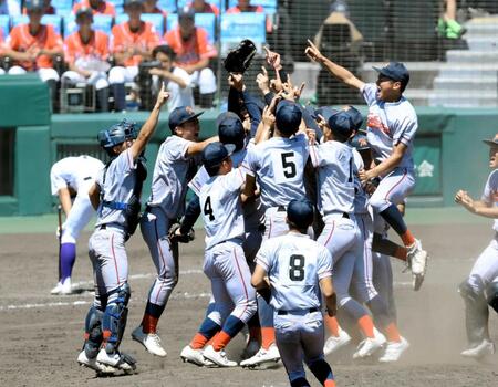 京都国際　初優勝！府勢６８年ぶり夏制覇　史上初タイブレーク制した　藤本主将「全部報われた瞬間だったなと思います」