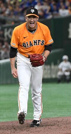 　５回、村松を三振に打ち取り、吠える菅野（撮影・佐藤厚）