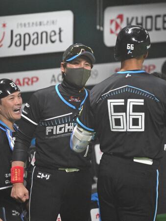 日本ハム　モイネロ攻略で快勝！万波先頭弾、レイエス２４戦連続安打で初回一挙５点　伊藤は自己最多１１勝