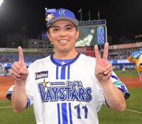 　１２勝目を挙げ、笑顔を見せる東（撮影・佐藤厚）