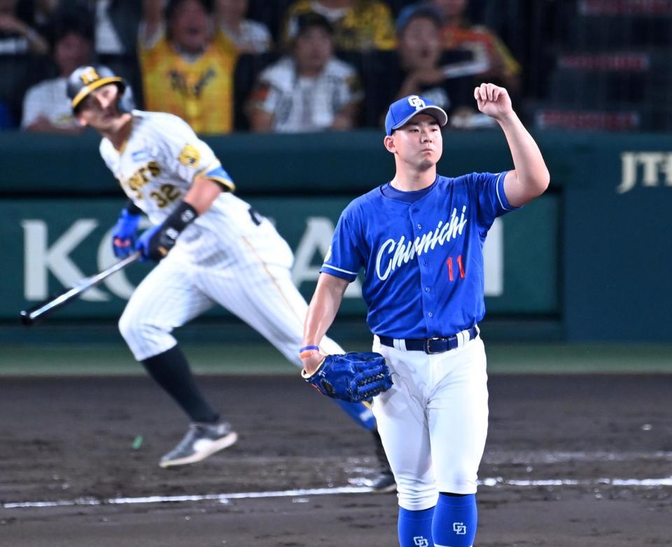 　１回、井上に２ランを打たれる小笠原（撮影・飯室逸平）