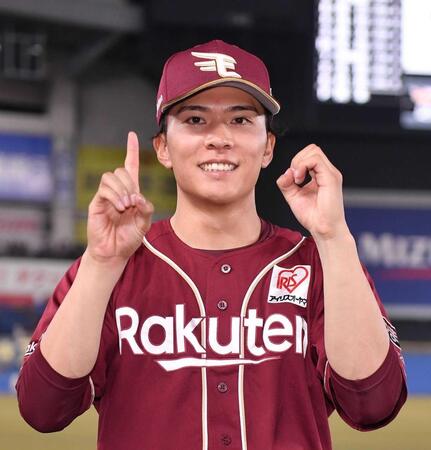 　今季１０勝目を挙げ、会心の笑みを浮かべる早川（撮影・開出牧）