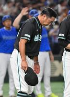 　ＤｅＮＡに敗れ、頭を下げる阿部監督