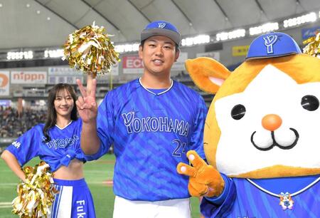 　２勝目を挙げ笑顔を見せる吉野