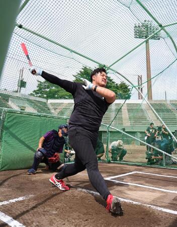 米スタンフォード大進学予定の佐々木麟太郎が練習公開　フリー打撃では柵越え連発