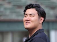 　取材に応じる佐々木麟太郎（撮影・金田祐二）