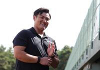 　笑顔で取材に応じる佐々木麟太郎（撮影・金田祐二）