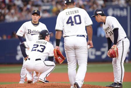 オリックスまさか　２人続けて緊急降板　吉田輝星が打球直撃→緊急登板の宇田川も１球で異変　四球与えて交代