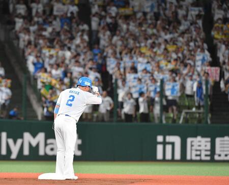 引退試合で涙の左翼線二塁打　西武・岡田「絶対に泣かない、と決めていたけどダメでした」「打率１０割で終えられたのはうれしい」