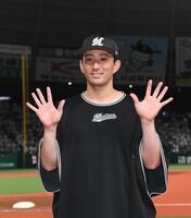 　１０勝目を挙げた小島（撮影・佐々木彰尚）