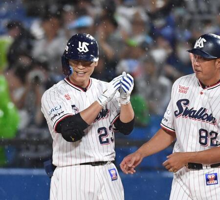 ヤクルト　青木宣親の代打ヒットに雨の本拠地大歓声！現役引退表明後、初打席で技ありの中前打　日米通算２７２４安打目