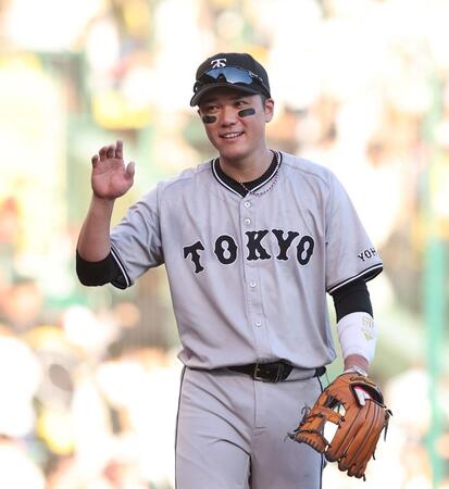 　試合に勝利し笑顔を見せる坂本（撮影・中田匡峻）