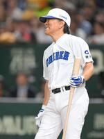 　４回、打席で右太ももを気にする松井秀喜氏（撮影・伊藤笙子）