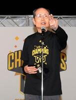 　祝勝会であいさつする王球団会長（撮影・石井剣太郎）