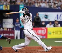 　５回、代打・Ｔ－岡田は中飛に倒れる（撮影・坂部計介）