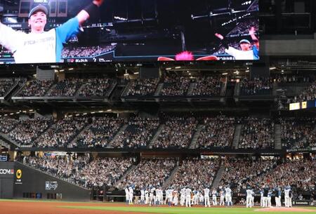 　ＣＳ進出を決め、清宮の声出しで一丁締めを行う新庄監督（右下）ら日本ハムナイン（撮影・中島達哉）