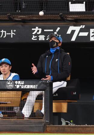 新庄監督、来季続投は「まだビジョン浮かんでこない」CS本拠地開催で「恩返しできた」