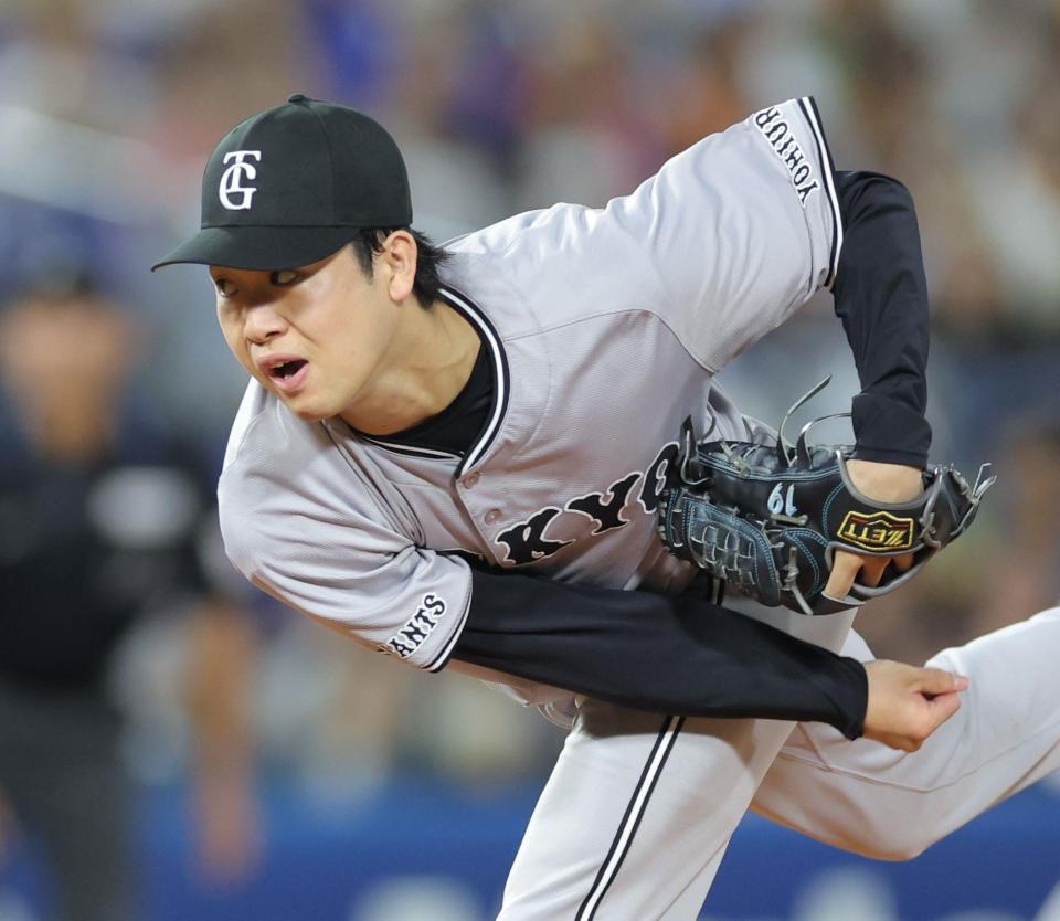 　ＤｅＮＡ打線を相手に力投する山崎伊（撮影・西岡正）