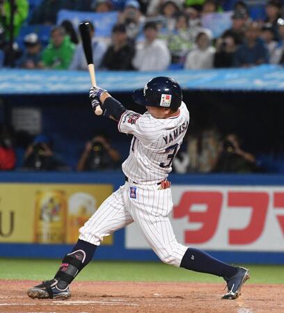 【写真】感動的な文言が　右翼席に掲げられた山崎への横断幕