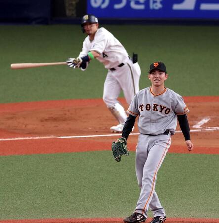 　オリックス・森友哉に先制適時二塁打を許す巨人・高橋優貴。三回途中ＫＯとなった＝２０２３年６月７日