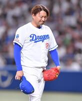 　引退試合に登板し感極まる田島（撮影・開出牧）