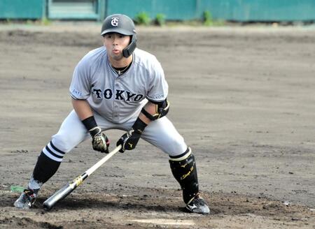 　三回、頭部付近のボールに驚く浅野