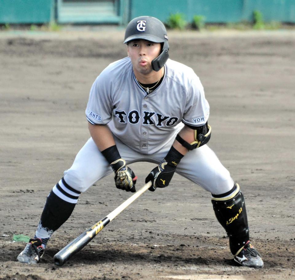 　３回、頭部付近のボールに驚く浅野