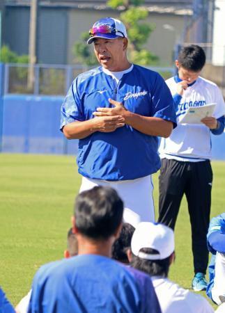 中日・井上新監督「同じ方向を」　秋季練習スタート、２８日まで