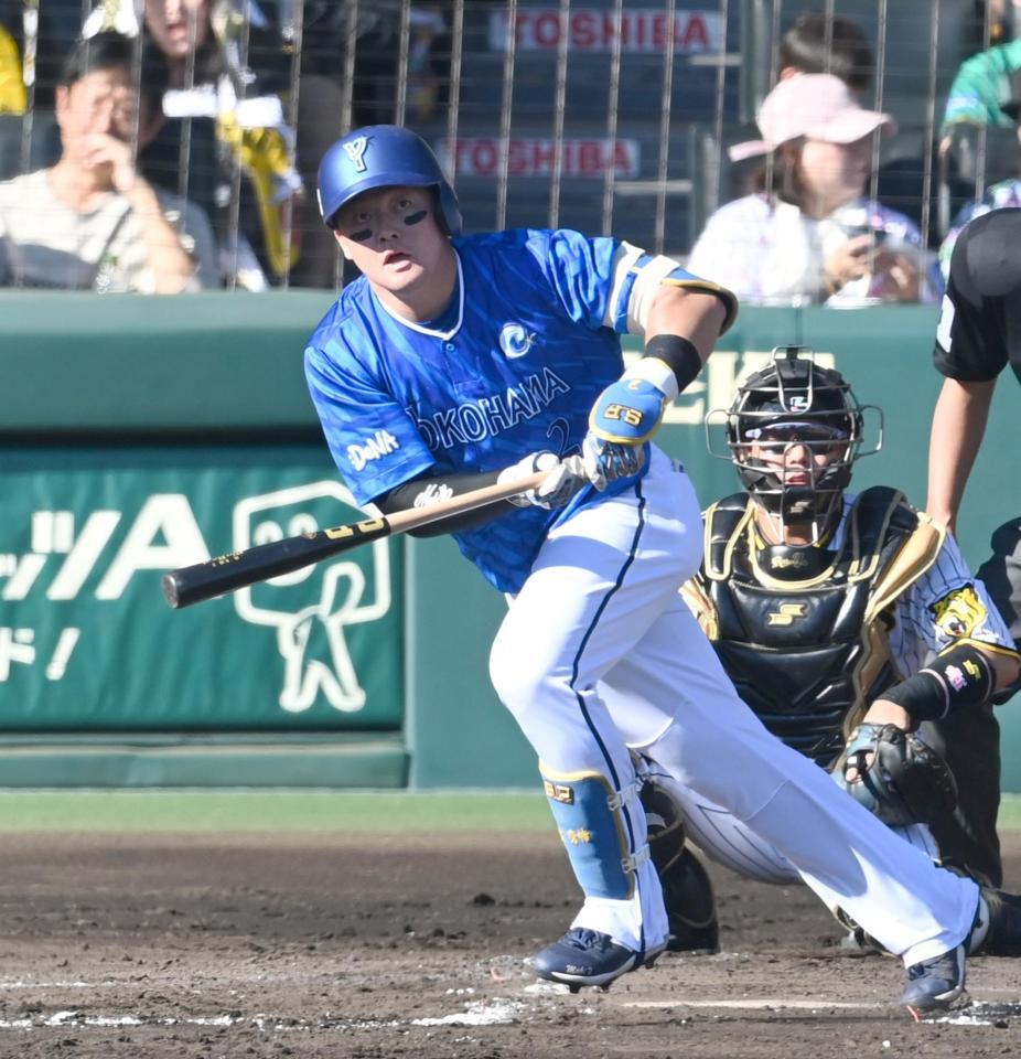 　２回、タイムリーを放つ牧（撮影・飯室逸平）