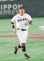 　試合前アップをする長野（撮影・伊藤笙子）