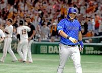 　９回、最後の打者となりがっくり引き揚げる代打・筒香（撮影・金田祐二）