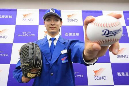 　中日に２位指名を受け、ポーズをとる西濃運輸・吉田聖弥