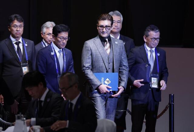 誰かと思ったら ドラフト会場に「マフィアいるw」黒サングラス