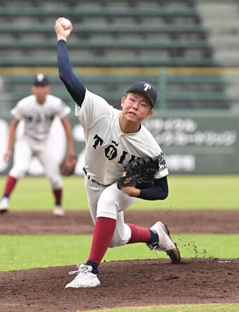 　先発し力投する大阪桐蔭・森陽樹（撮影・石井剣太郎）