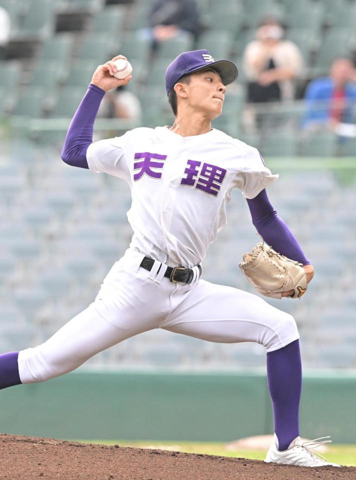 　先発し力投する天理・下坊大陸（撮影・石井剣太郎）