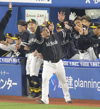 ソフトバンクが敵地で２連勝　驚異の日本Ｓ１４連勝　山川が１号２ラン＆３打点　力投のモイネロが初勝利