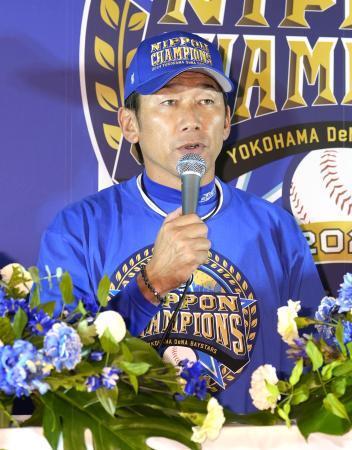 　記者会見するＤｅＮＡ・三浦監督＝横浜