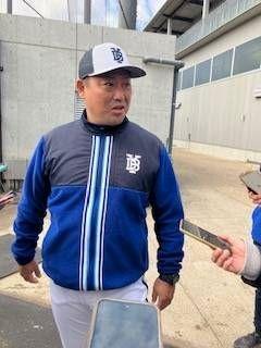 指名練習に参加した村田修一野手コーチ