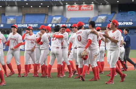 　優勝を決め喜ぶトヨタ自動車ナイン（撮影・石井剣太郎）