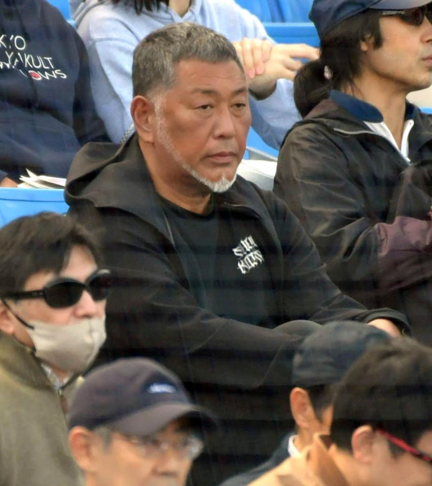 息子の試合に熱視線を送る清原和博氏（撮影・持木克友）