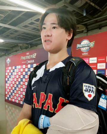 　オーストラリアとの初戦に向けて調整し、取材に応じる井上＝バンテリンドーム