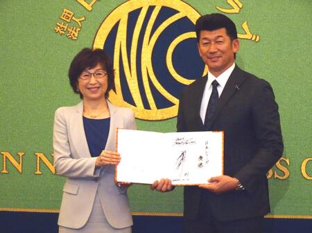 ＤｅＮＡ・三浦監督　ＦＡ熟考の佐野の残留を熱望「ぜひ残ってほしいですし本人にも伝えている」「あとは祈るだけ」