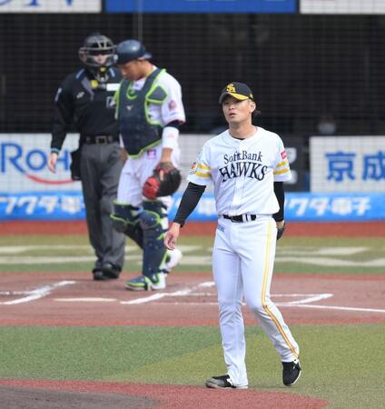 前ソフトバンク・小林がトライアウト異例の二刀流でアピール　最速１４７キロ＆痛烈二塁打