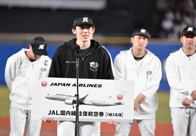 ロッテ・佐々木朗希登場 女性ファン号泣