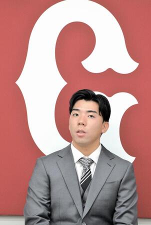 　契約更改交渉を終え記者会見する松井