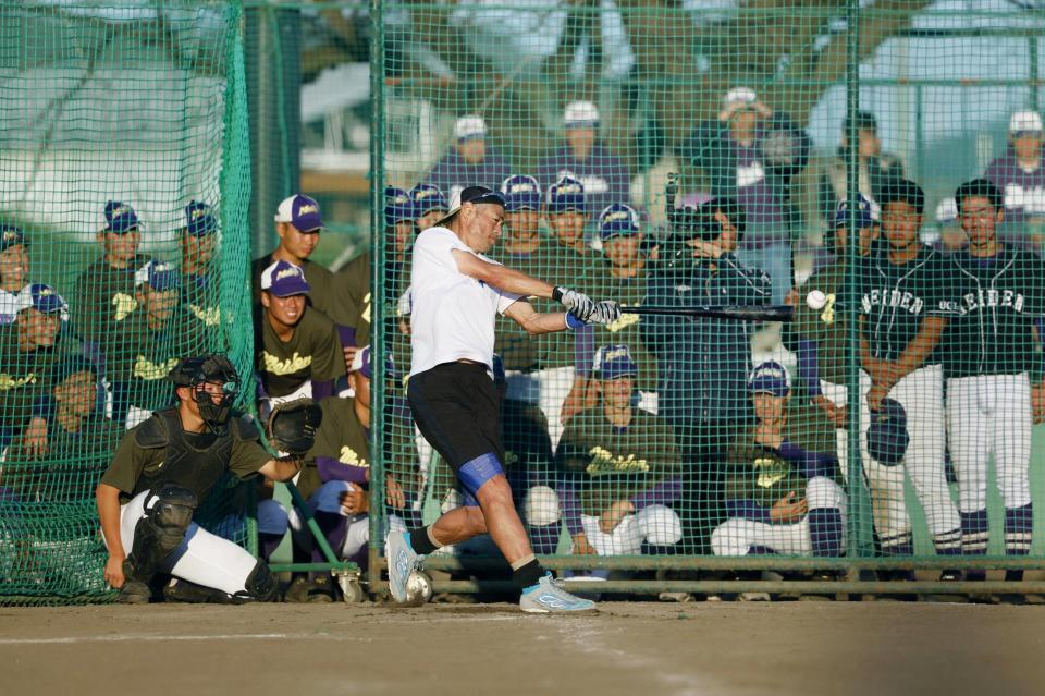 　愛工大名電高野球部を指導するイチローさん（代表撮影）