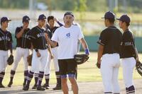 　愛工大名電高野球部を指導するイチロー氏（代表撮影）