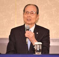 　記者会見で質問に答える王貞治氏（撮影・開出牧）